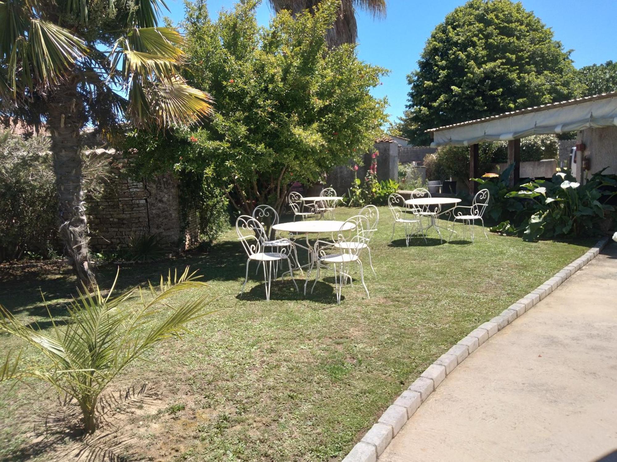 סן-ג'ורג'-דולרו La Marie Galante Appart'Hotel מראה חיצוני תמונה